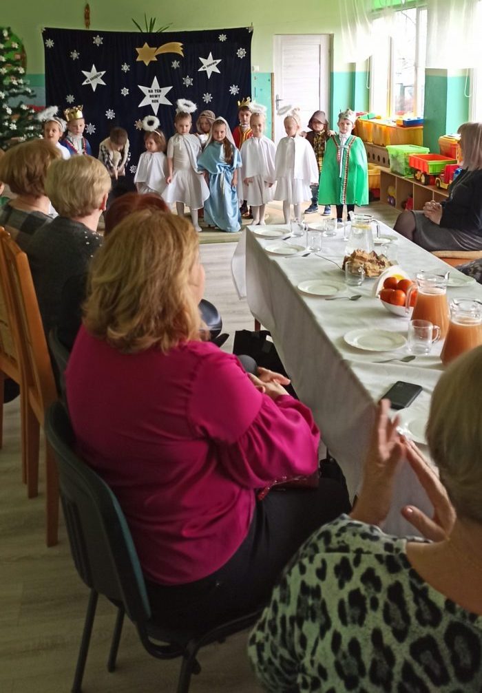 Mali kolędnicy z Biedronek